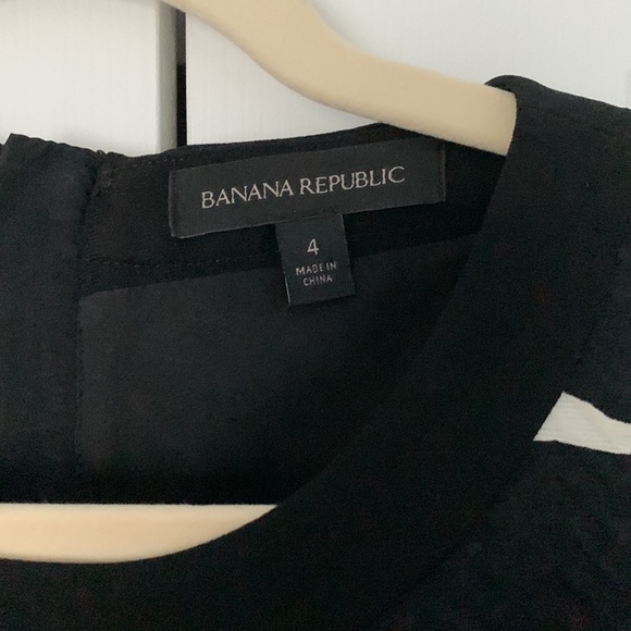 Black and White Patterned Fit and Flare Dress - Banana Republic - Picture 3 of 5